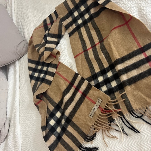 burberry scarf cashmere authentic , Made In Scotland, 100% Cashmere.. - Picture 6 of 9